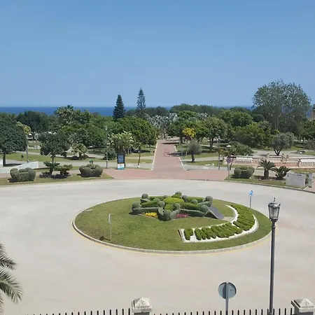 Appartamento Semi-detached Adosado Con Encanto -130 M2 - Wifi 600 Mb - Piscina Comunitaria - Patio Privado Torremolinos