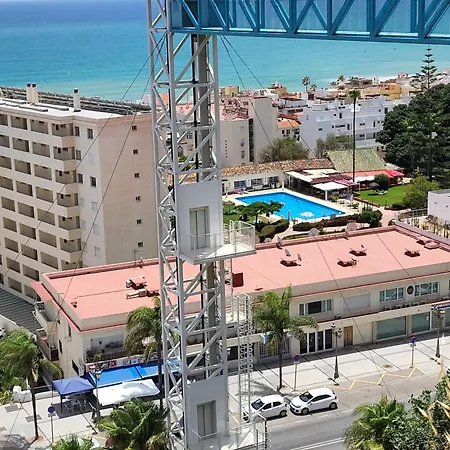 Semi-detached Adosado Con Encanto -130 M2 - Wifi 600 Mb - Piscina Comunitaria - Patio Privado Torremolinos